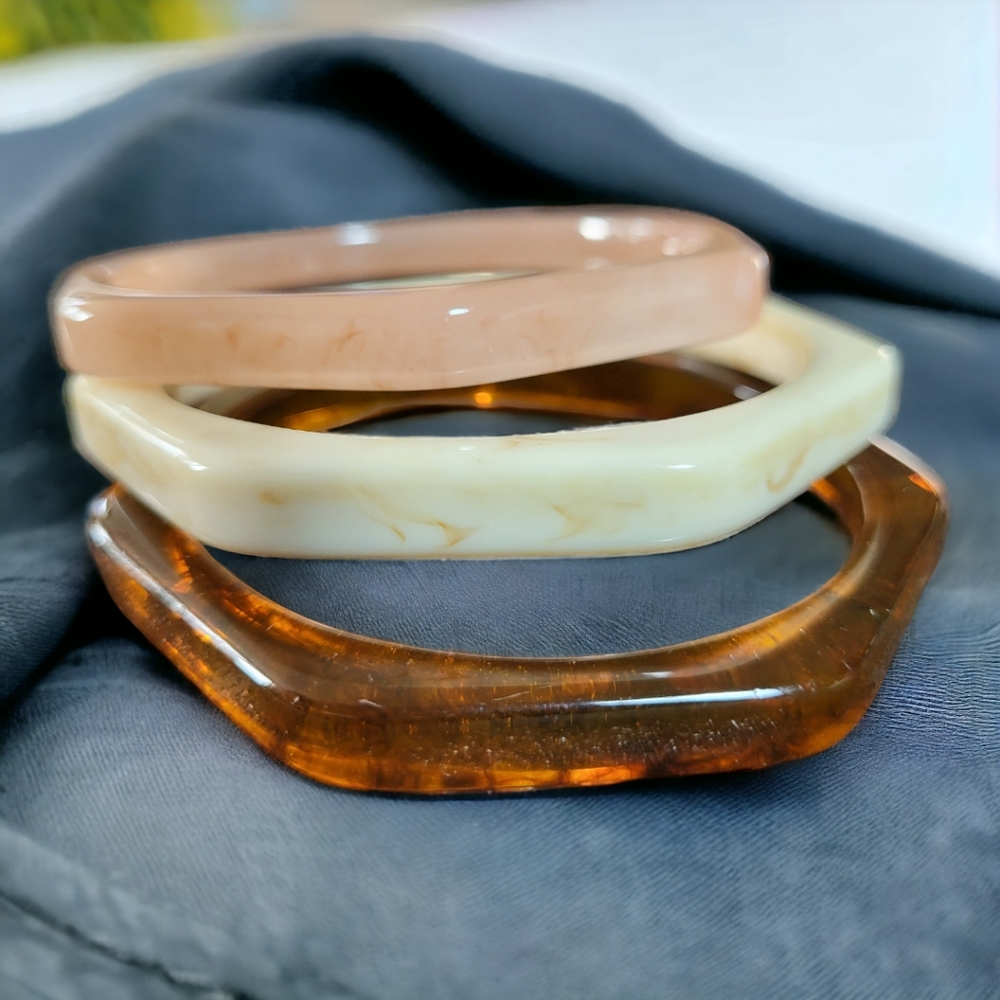 Acrylic Bangle Natural Color - Picture 3 of 5